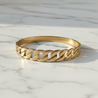 Bangle op marmer - verbeterd