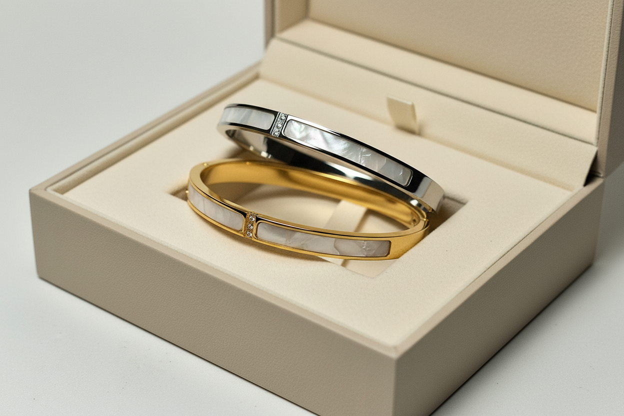 Beide armbanden in neutrale luxe doos