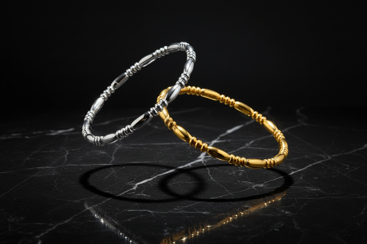 Beide armbanden zwevend