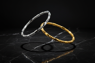 Beide armbanden zwevend