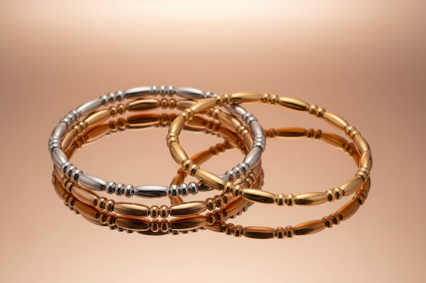 Beide kleuren samen op rose goud oppervlak