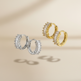 Beide paren creolen zwevend