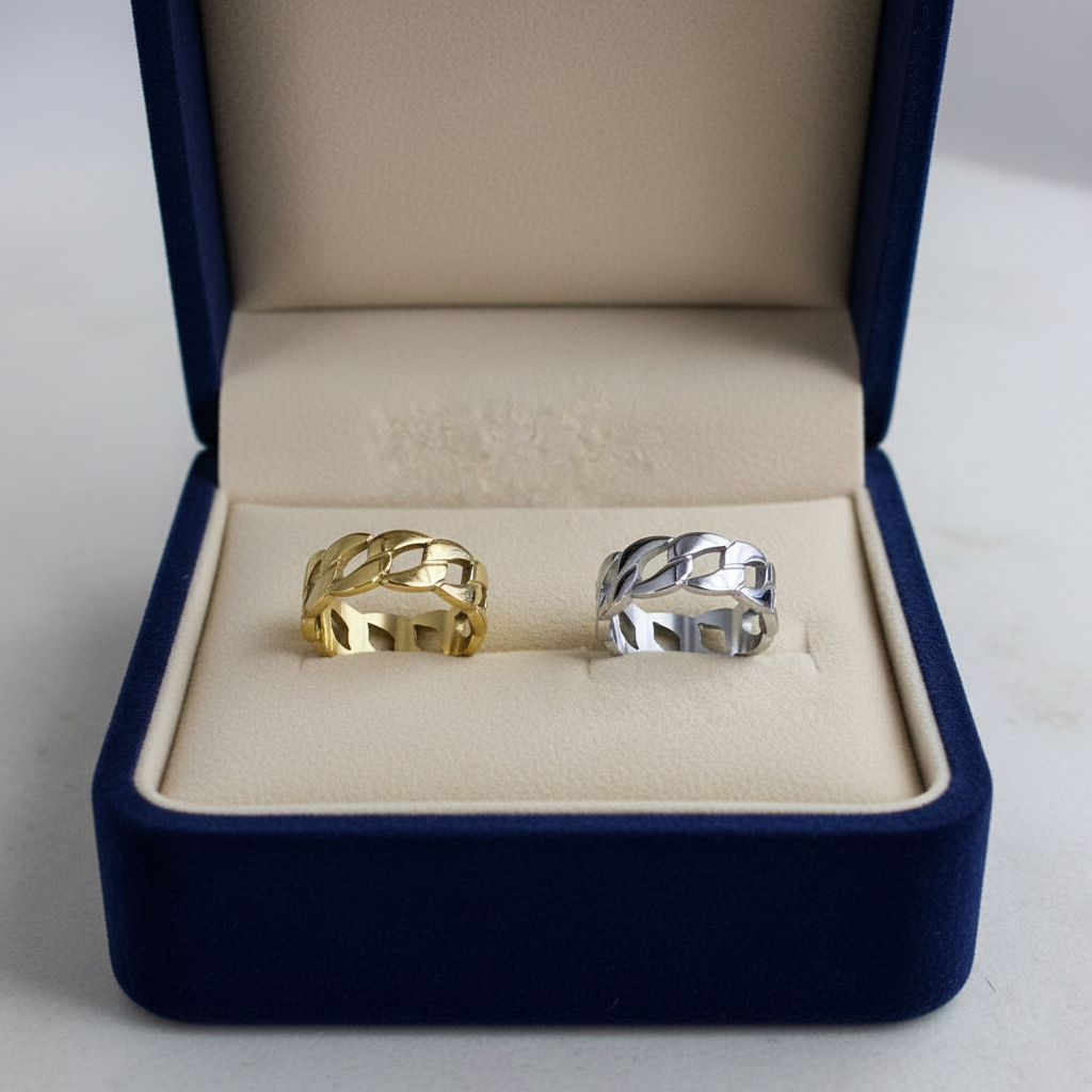 Both rings in gift box