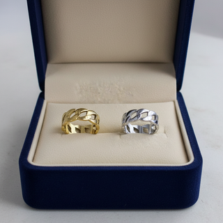 Both rings in gift box