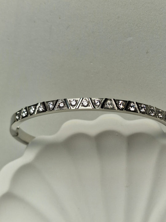 Edelstahl-Damenarmband mit Zirkonia und dreieckigen Details