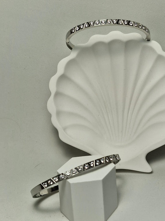 Edelstahl-Damenarmband mit Zirkonia und dreieckigen Details