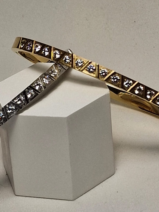 Edelstahl-Damenarmband mit Zirkonia und dreieckigen Details