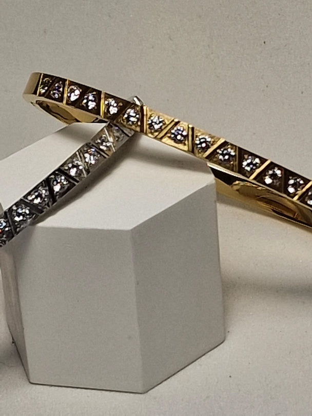 Edelstahl-Damenarmband mit Zirkonia und dreieckigen Details