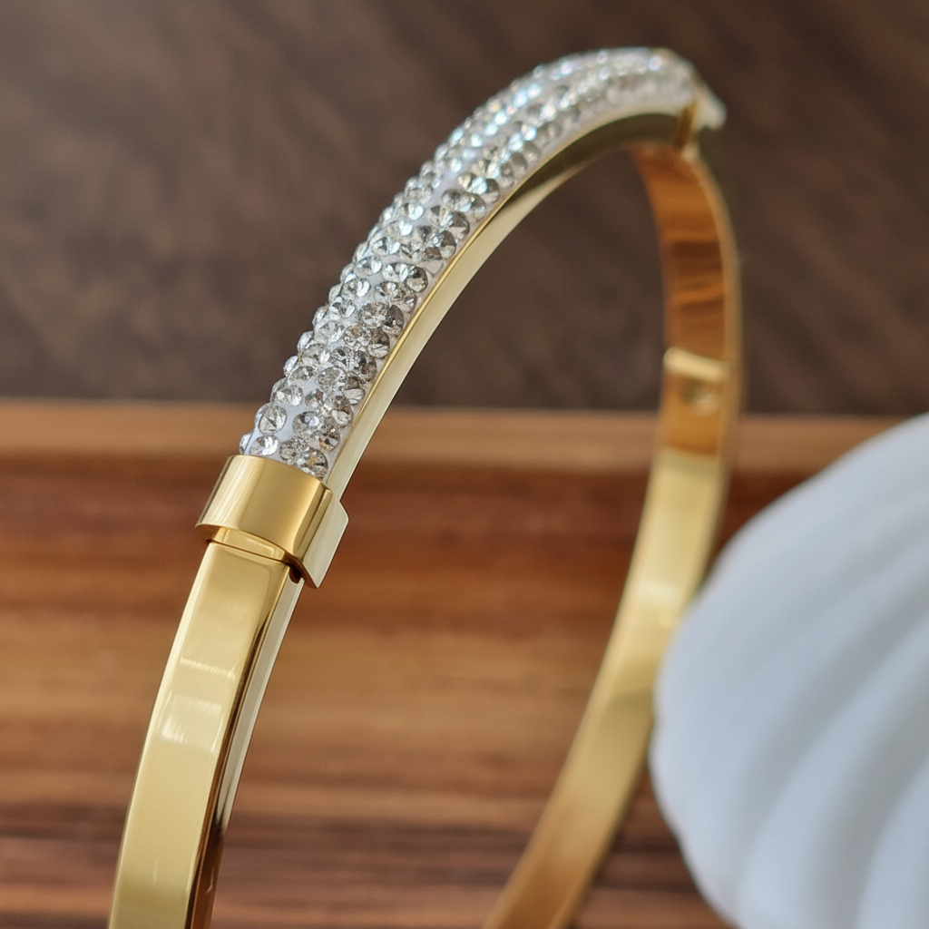 Close-up bangle met zirkonia