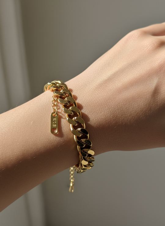 Close-up detail grove schakels