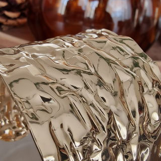 Close-up gehamerde manchet