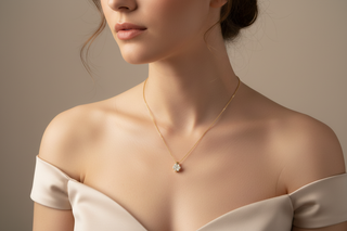 Collier diamant bloem hanger – model om nek