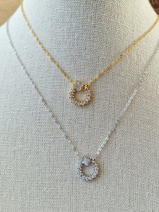 Elegante Halskette – 925er Sterlingsilber oder 18 Karat vergoldet – Zirkon- und Kleeblatt-Anhänger