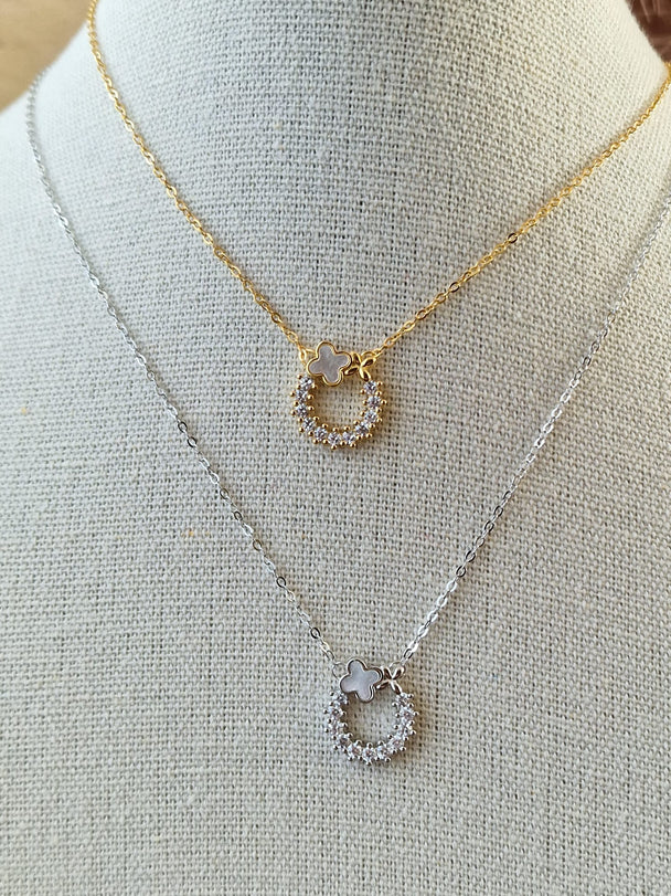 Elegante Halskette – 925er Sterlingsilber oder 18 Karat vergoldet – Zirkon- und Kleeblatt-Anhänger