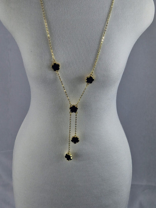 Elegante Blumenkette – 14 Karat vergoldet mit schwarzem Stein