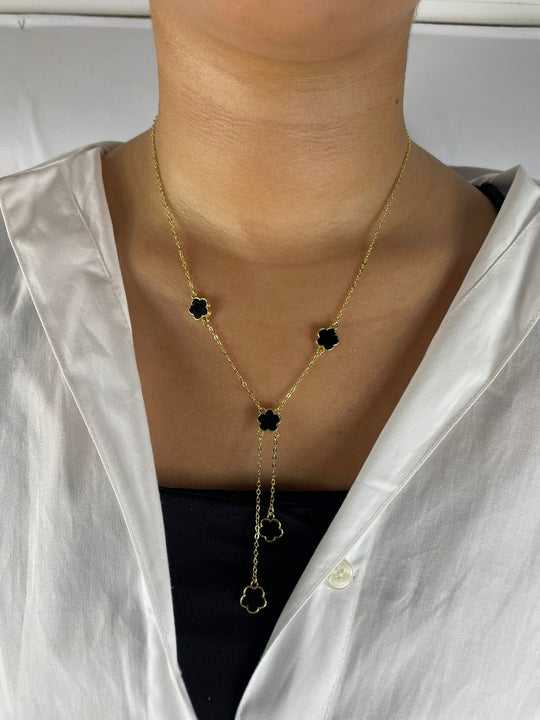 Elegante Blumenkette – 14 Karat vergoldet mit schwarzem Stein