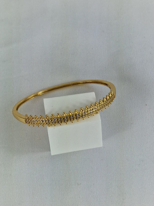 Elegantes Damenarmband, 18 Karat vergoldet mit Zirkonia