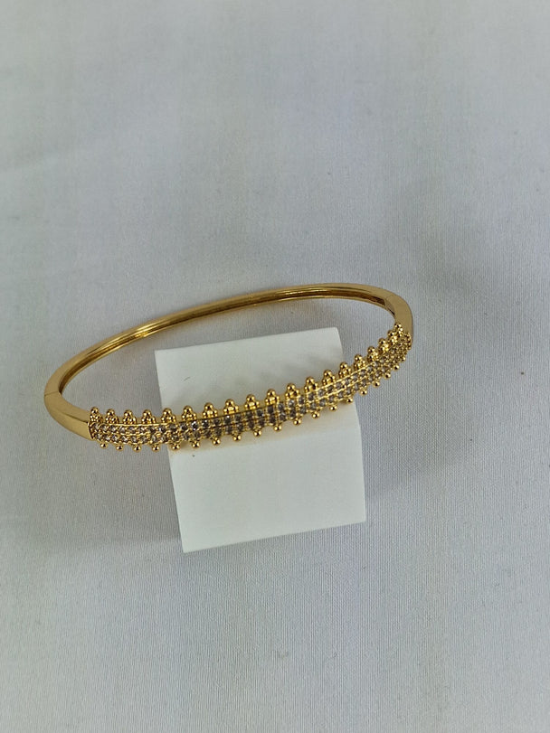 Elegantes Damenarmband, 18 Karat vergoldet mit Zirkonia