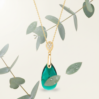 Emerald drop ketting met botanische elementen