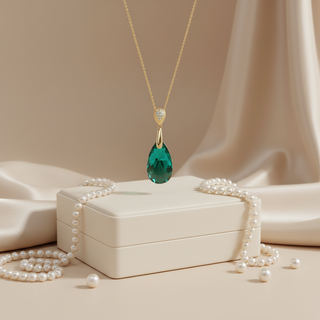 Emerald drop ketting met parels