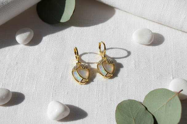 Flat lay opaal oorbellen