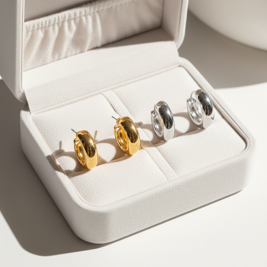 Gouden en zilveren chunky creolen in luxe sierdoos