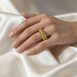 Handmodel retro ring