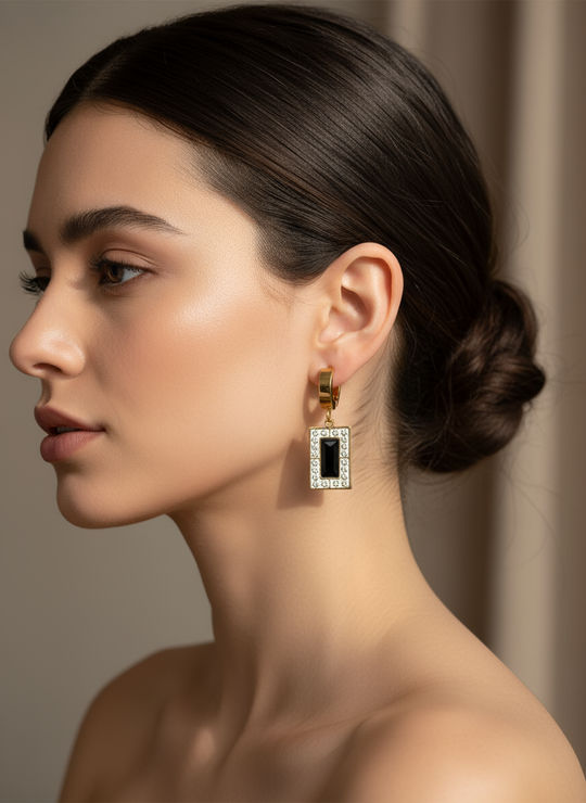 Hang oorbellen met zirkonia op model