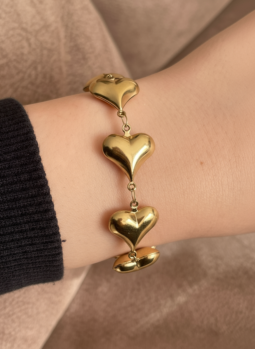 Hartjes Armband close-up met volle hartjes