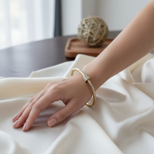 Gouden nagel bangle armband zijde styling