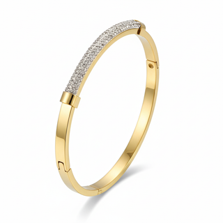 Gouden bangle armband studio foto witte achtergrond