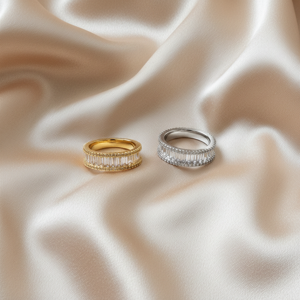 Lifestyle flatlay baguette ringen beide kleuren