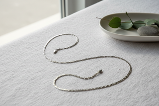 Zilveren Cubaanse ketting flat lay elegant