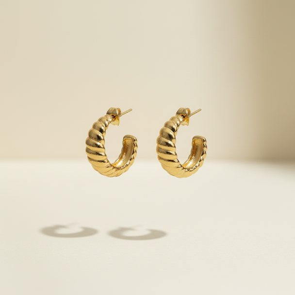 Gouden croissant creool oorbellen zwevend