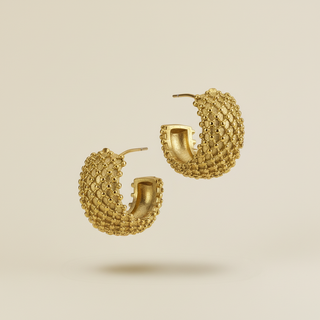 Gouden creool oorbellen gestructureerd bolletjes zwevend