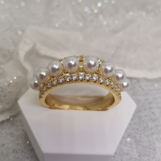 Close-up detail parels en zirkonia band