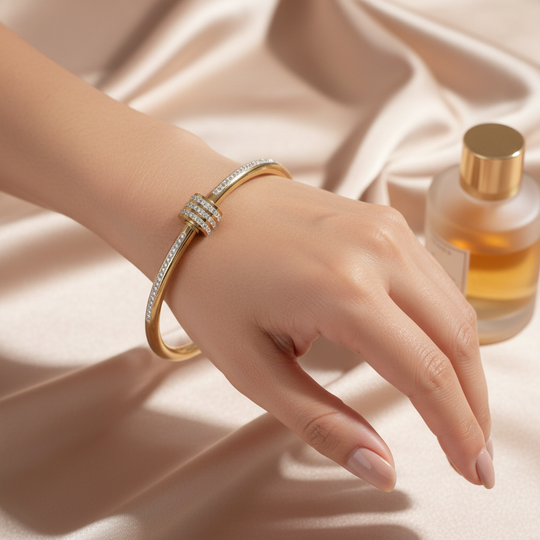 Gouden nagel bangle armband zirkonia lifestyle