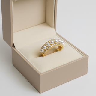 Parel en zirkonia ring in luxe sieradendoos