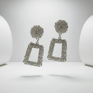 Zilveren statement oorbellen zwevend