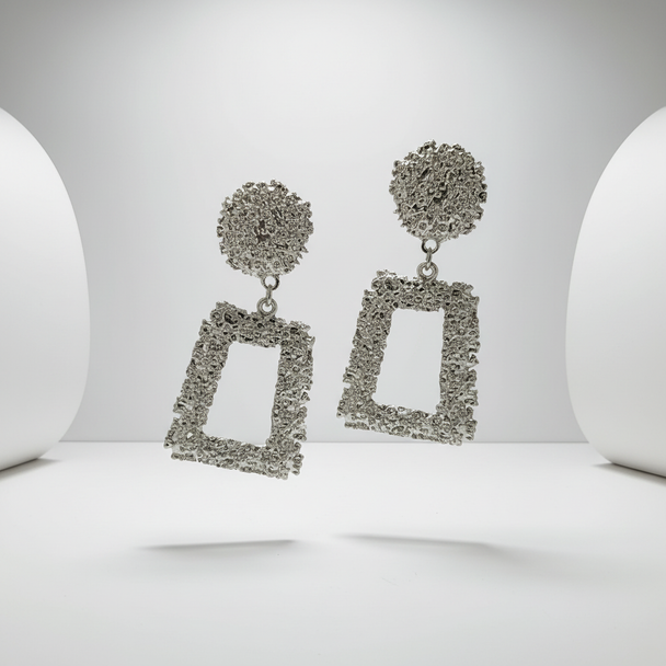Zilveren statement oorbellen zwevend
