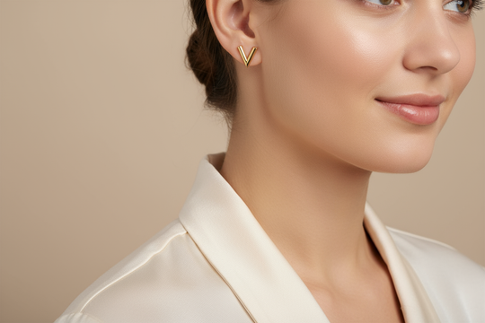 Letter V Oorknopjes 18K Verguld Roestvrijstaal Goudkleur Dames