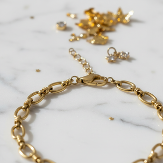 Close-up detail ovale schakelarmband