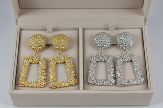 Statement oorbellen goud en zilver in luxe doos
