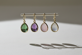 Druppel oorbellen zwevend - 4 kleuren op een rij