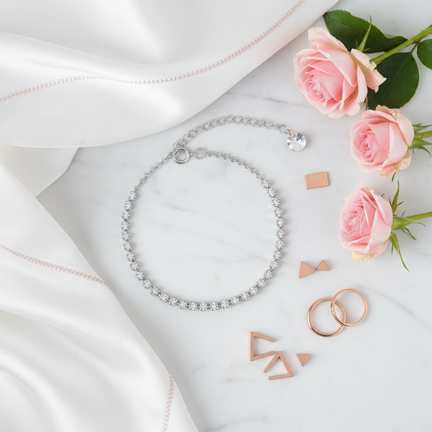 Kristal tennis armband flatlay styling met luxe elementen