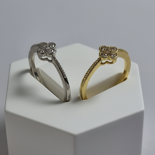 Close-up detail klavervier zilver en goud