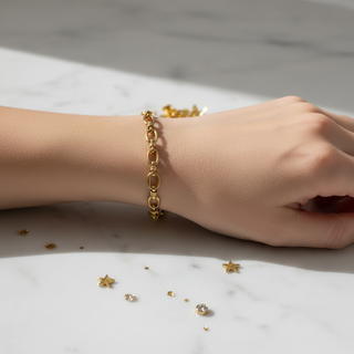 Schakelarmband gedragen op pols