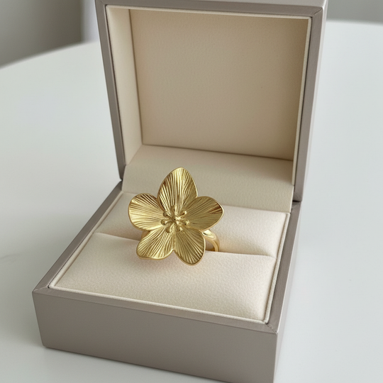 Bloem ring in luxe sieradendoos zonder logo