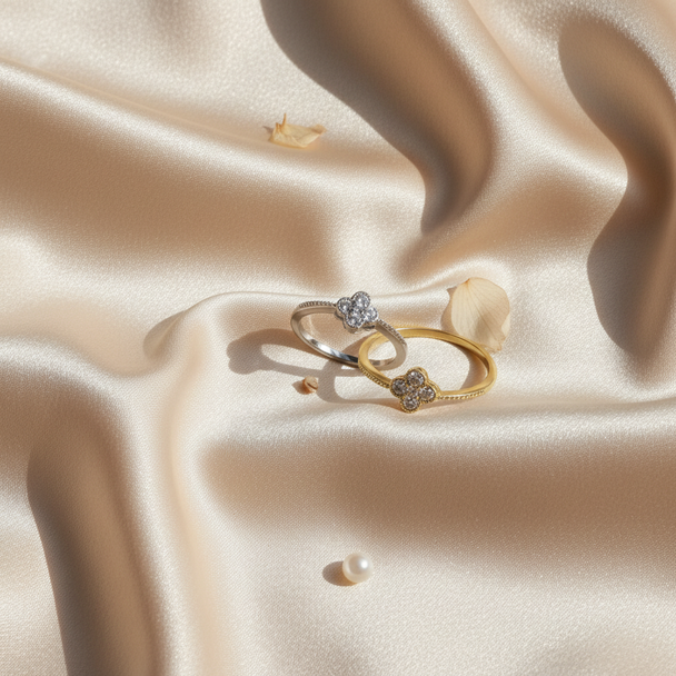 Lifestyle flatlay klavervier ring beide kleuren