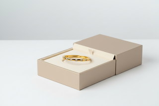 In neutrale luxe doos zonder logo